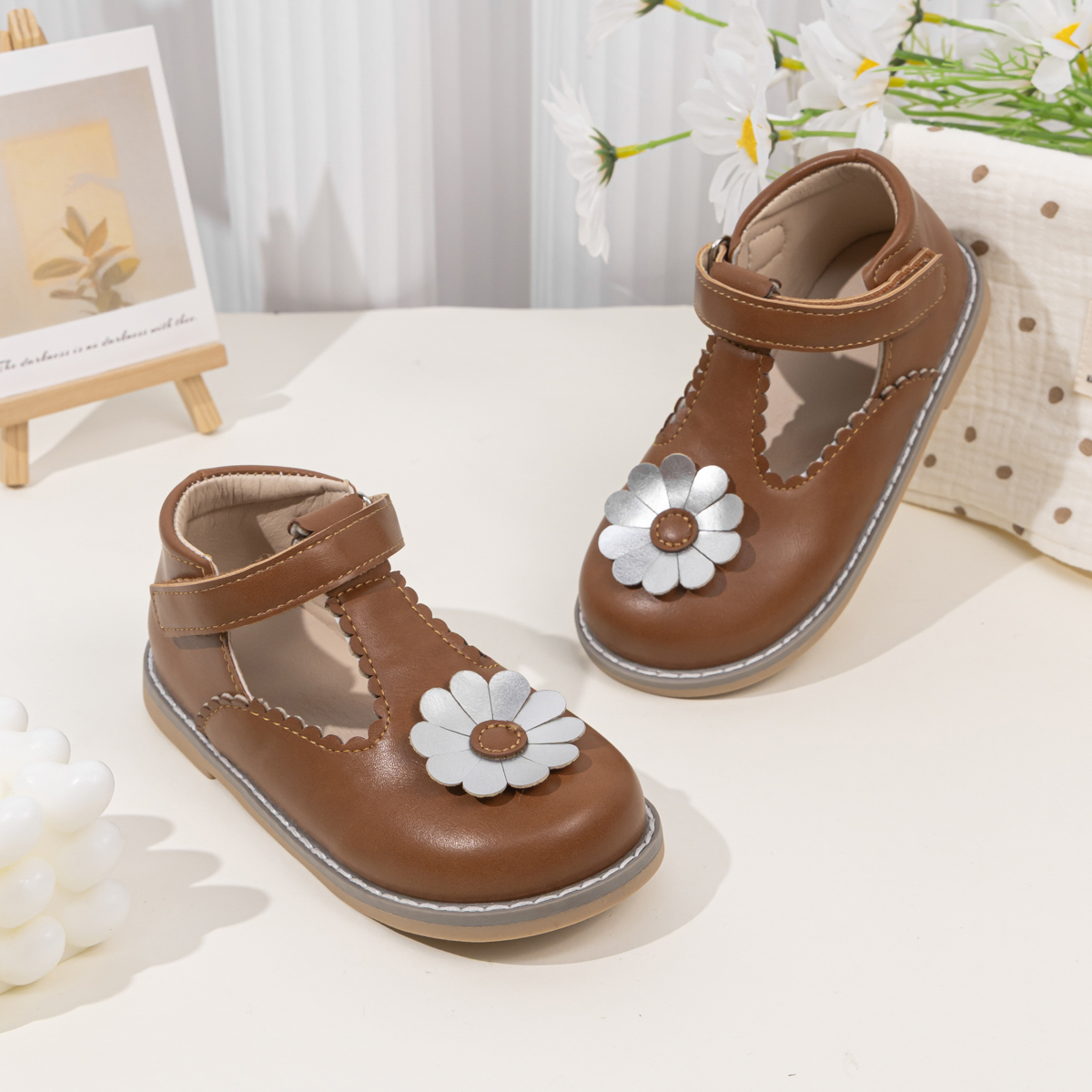 Girls Flower Decor T-Strap Mar – Velcro Hook Loop Bewertung und Preis