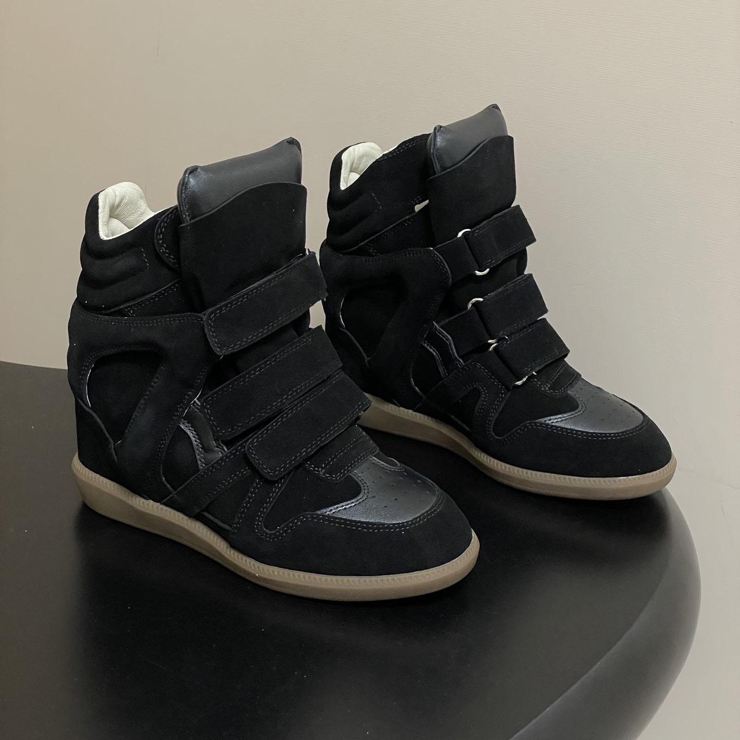Women's Hidden Wedge Sneakers  – Velcro Hook Loop Bewertung und Preis